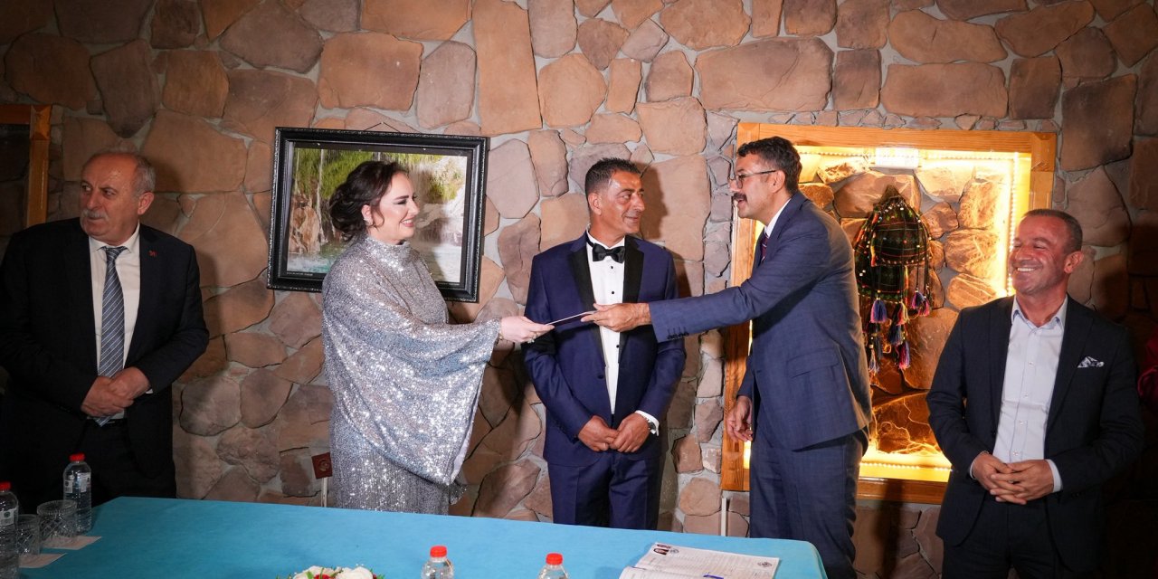 Vali Çelik, Akdağ ve Mühürdaroğlu nikah törenine katıldı