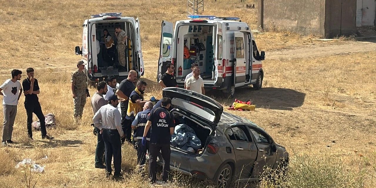 Başkale yolunda kaza 3 yaralı