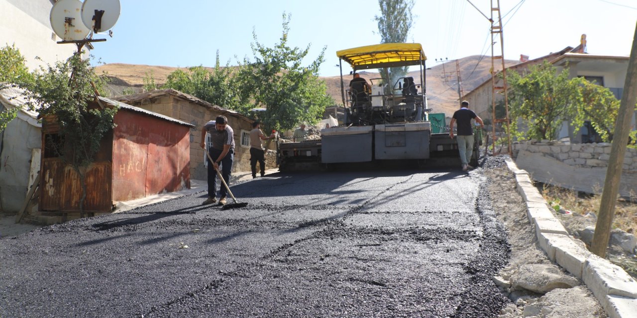 Hakkari Bağlar’da asfalt çalışmaları başladı