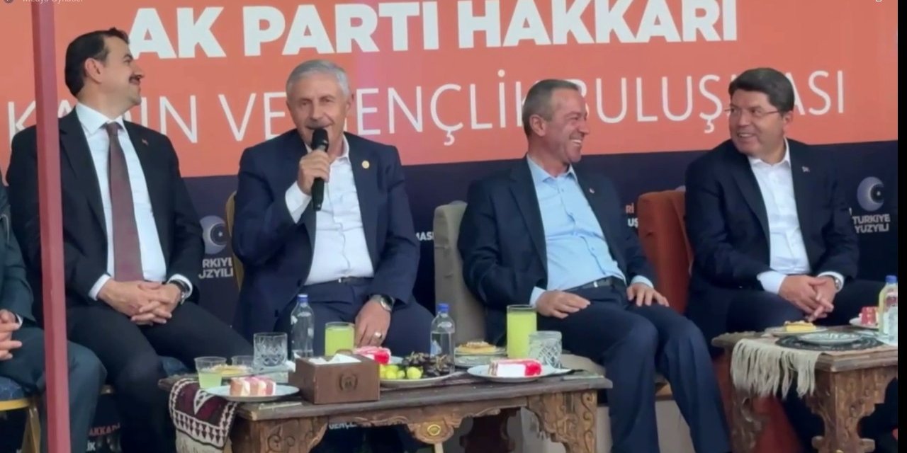 Özbek'ten Bakan Tunç’a Kürtçe şarkı armağanı