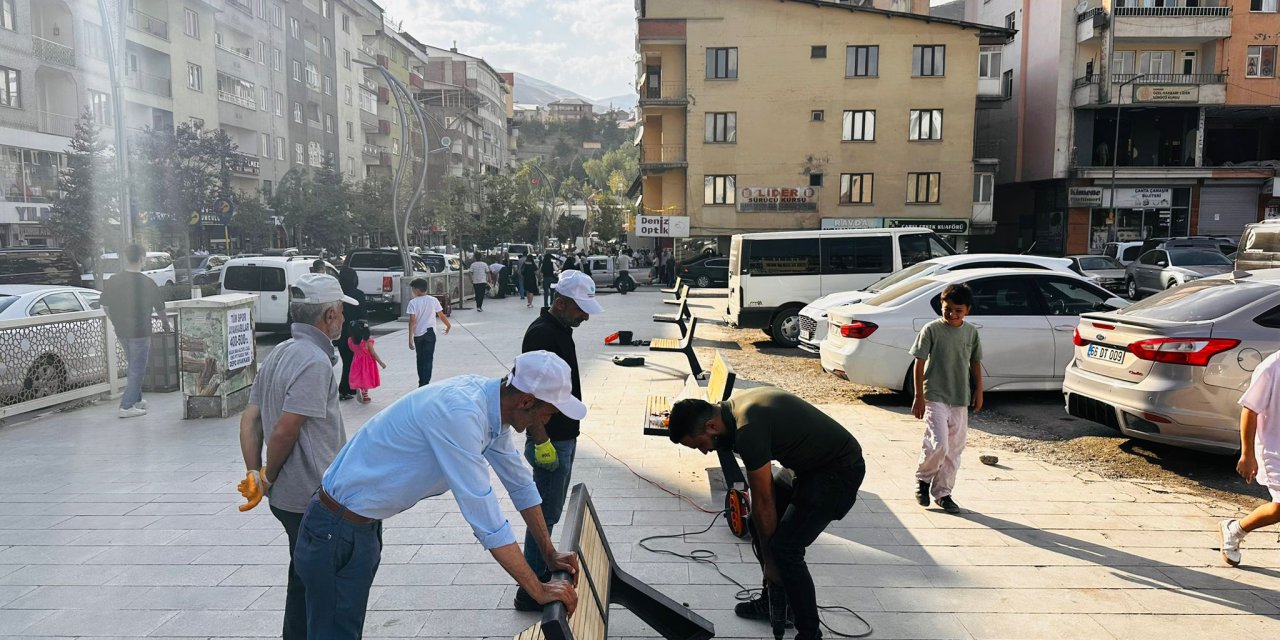Hakkari’de tahrip edilen banklar yeniden onarıldı
