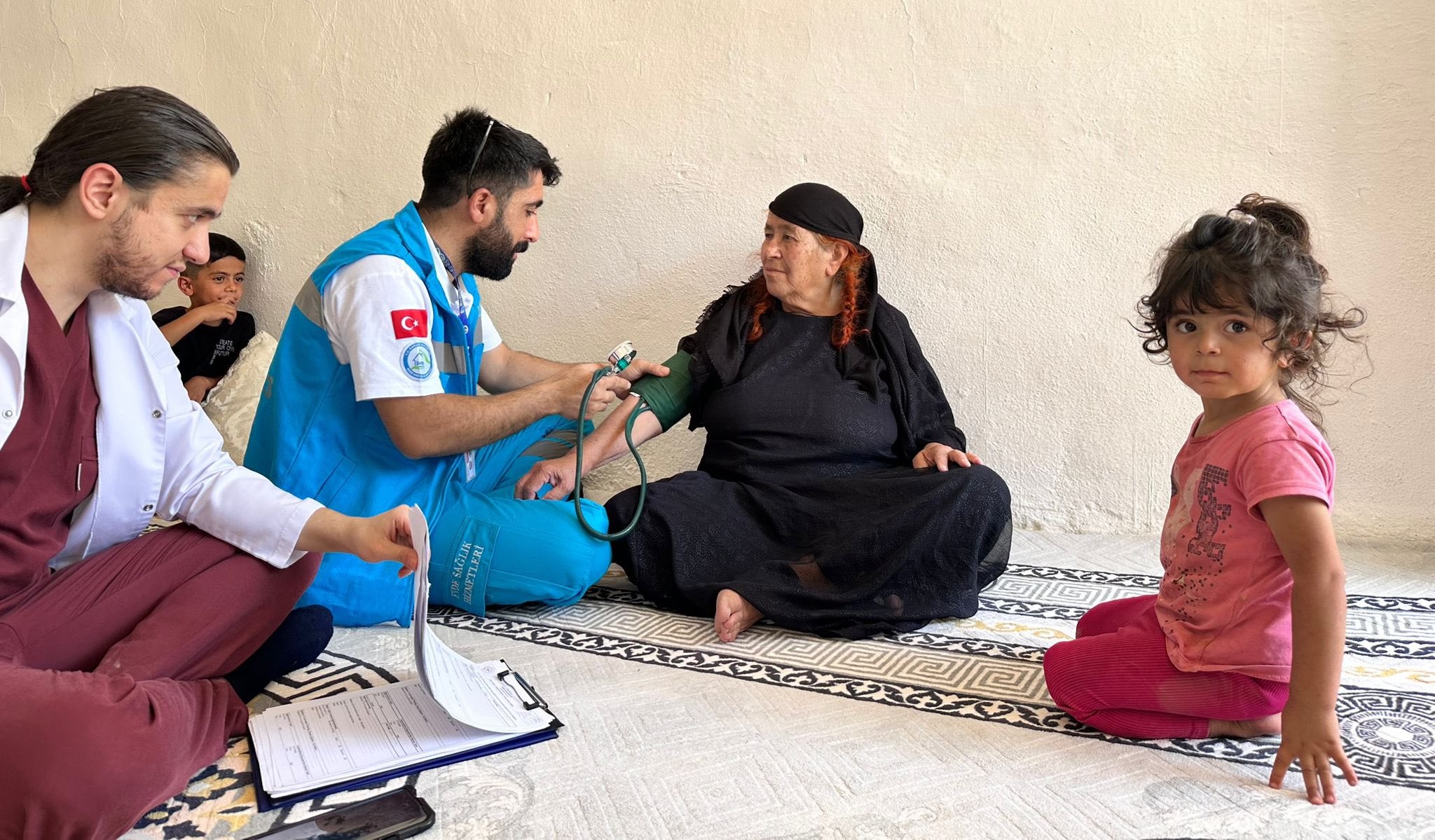 Hakkari'de vatandaşlara yerinde sağlık hizmeti