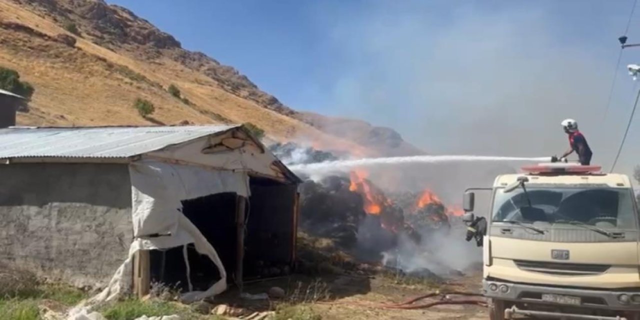 Yüksekova’da çiftçilerin kışlık otu yandı