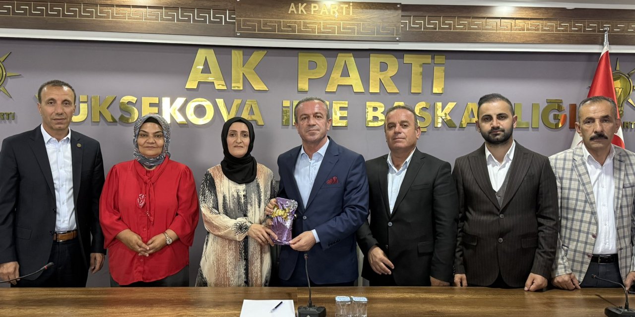 AK Parti Yüksekova’da yönetim kurulu toplantısı yapıldı