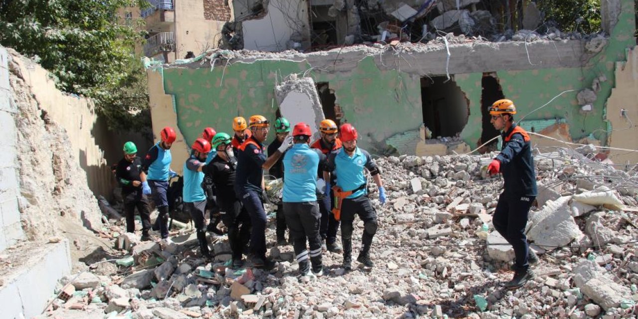14 ilden 745 kişinin katılımıyla deprem bölge tatbikatı