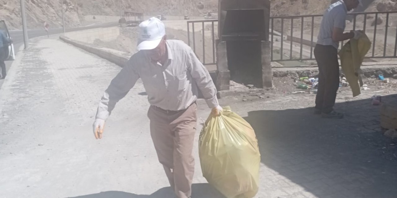 Hakkari-Van Karayolunda temizlik çalışması