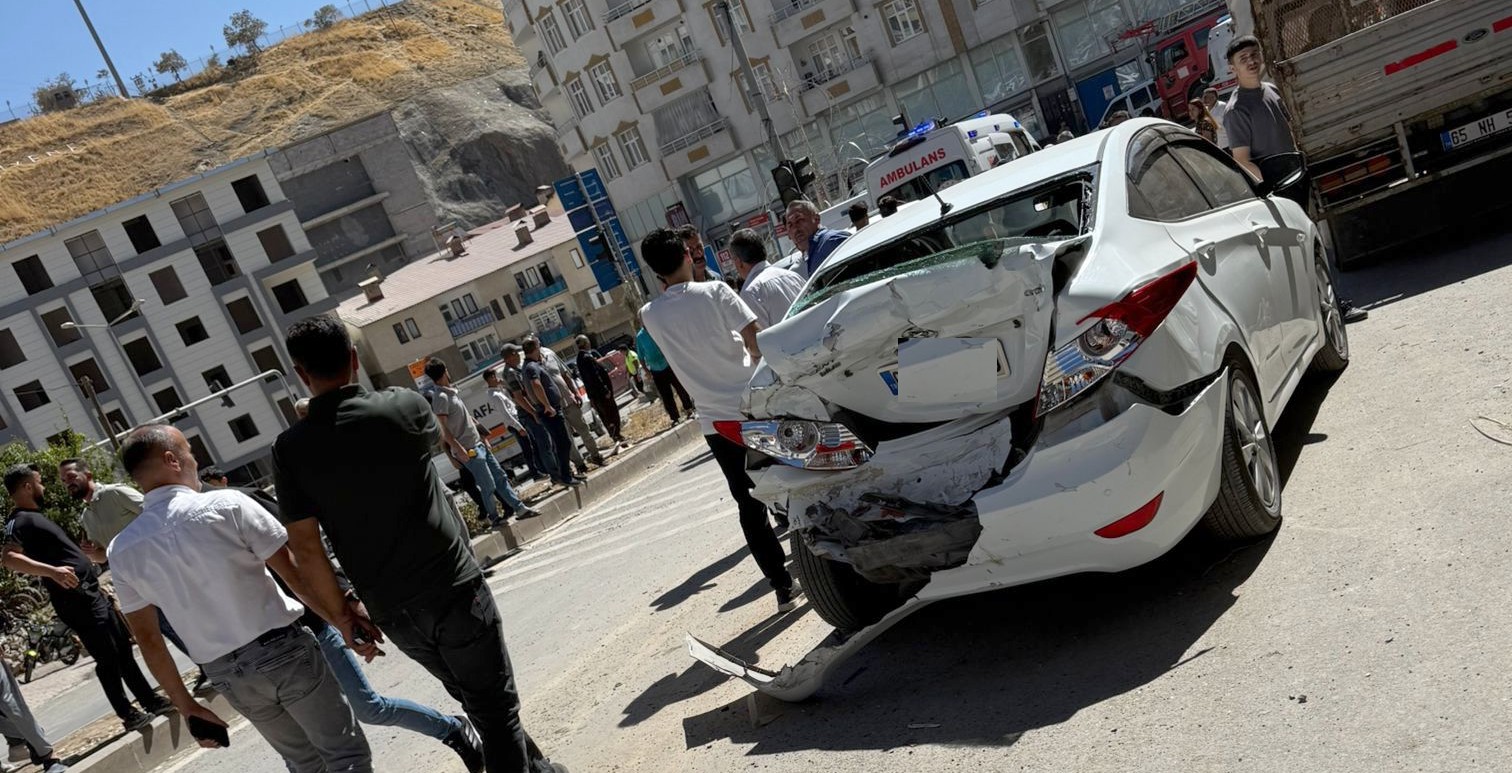 Hakkari’de Zincirleme Kaza