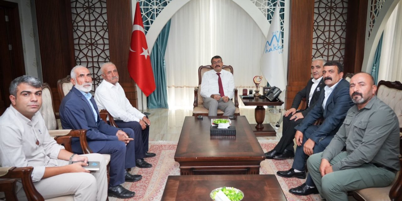 AK Parti üyelerinden Vali Çelik'e ziyaret