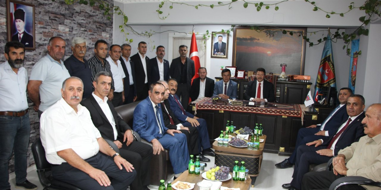 Yiğiner, Hakkari ve Yüksekova’da şoförlerle buluştu