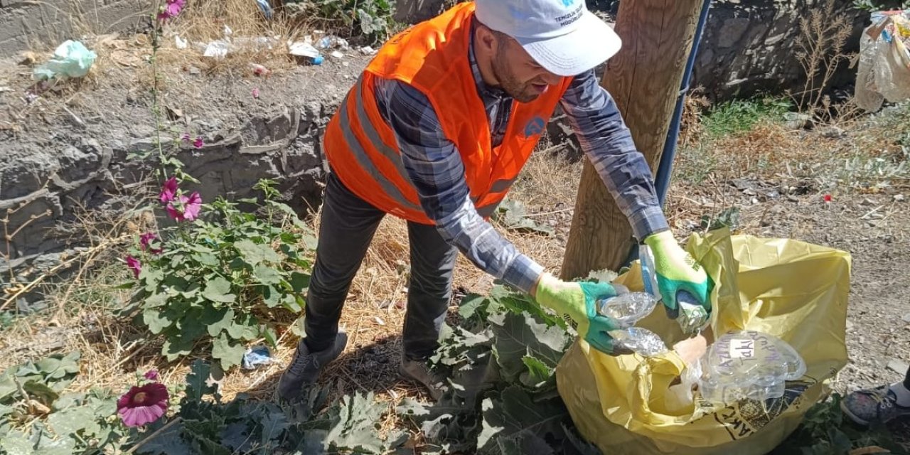 Hakkari’de Çevre temizliği çalışmaları devam ediyor