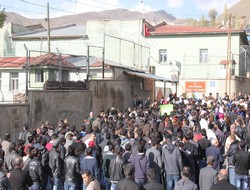 Cezaevi önünde oturma eylemi