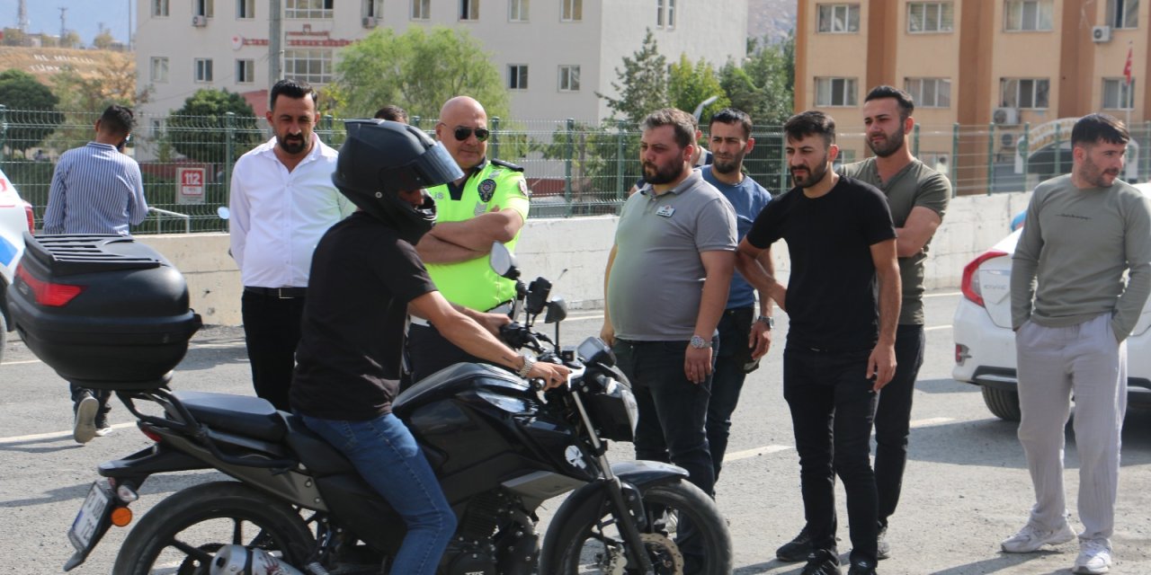 Hakkari'de motosiklet kullanıcılarına güvenli sürüş eğitimi