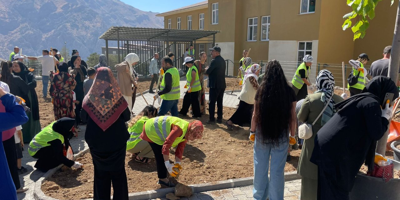 Hakkari’ye yeni modern servis alanı ve park