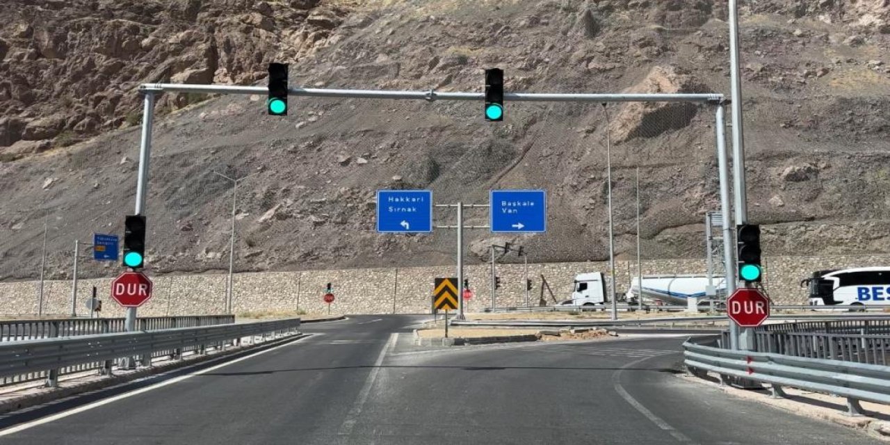 Yeni Köprü'ye Trafik ışıkları yerleştirildi