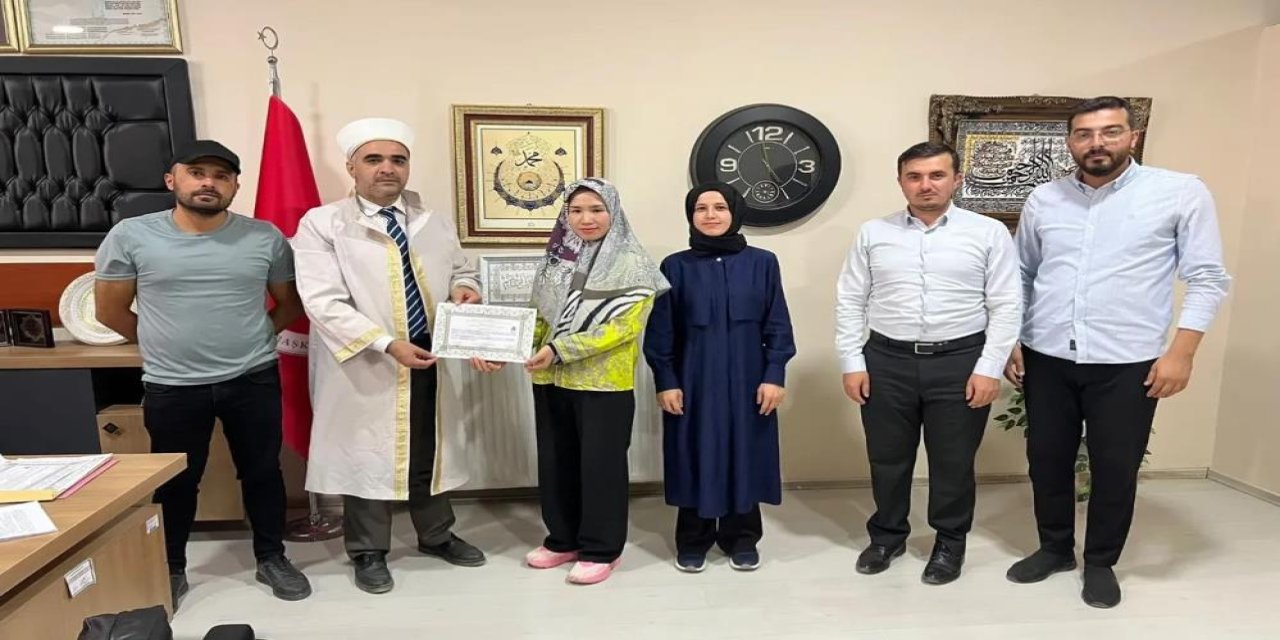 Vietnamlı kadın Hakkari'de Müslüman oldu