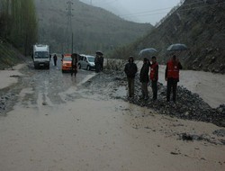 Hakkari-Van karayolunda heyelan