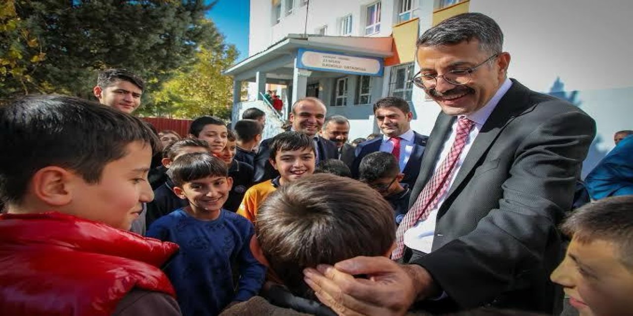 Şule Yüksel Şenler Vakfı’ndan, Hakkârili öğrencilere hediye