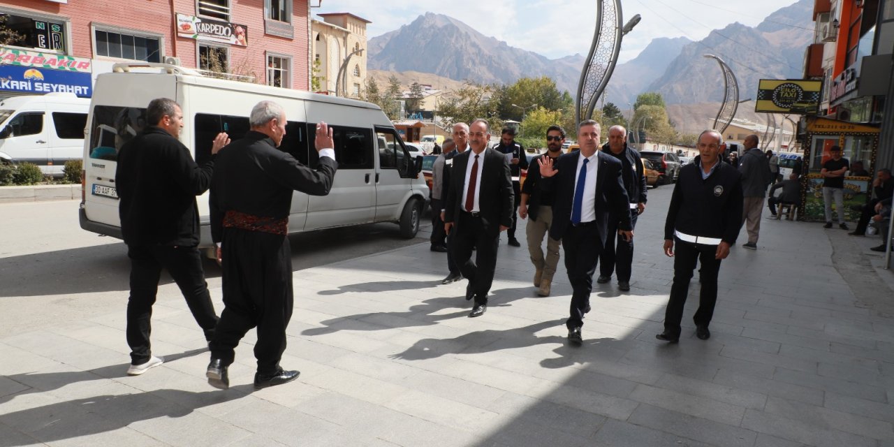 Hakkari’de Caddeler seyyar satıcılardan temizlendi