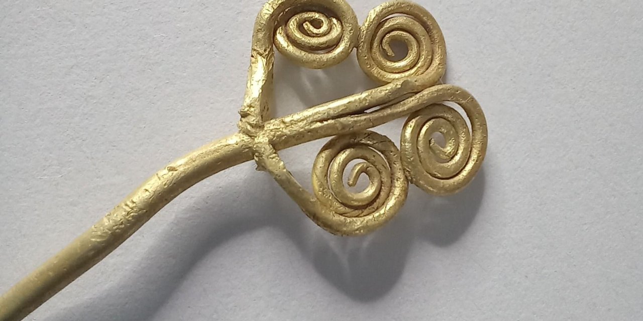 4 bin 500 yıllık altın broş bulundu