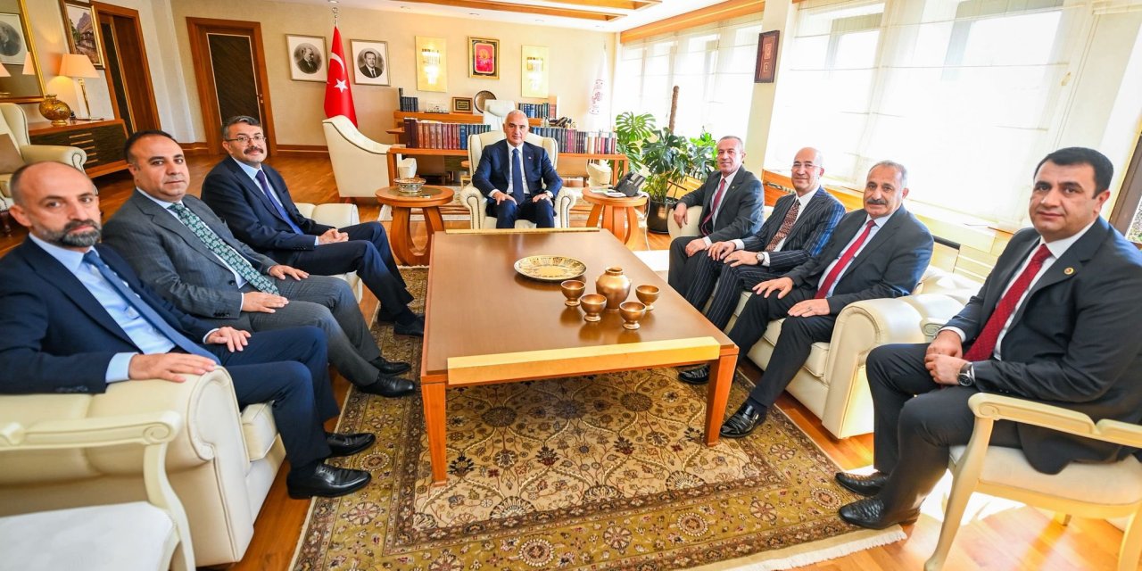 Hakkari heyeti Ankara'ya çıkarma yaptı
