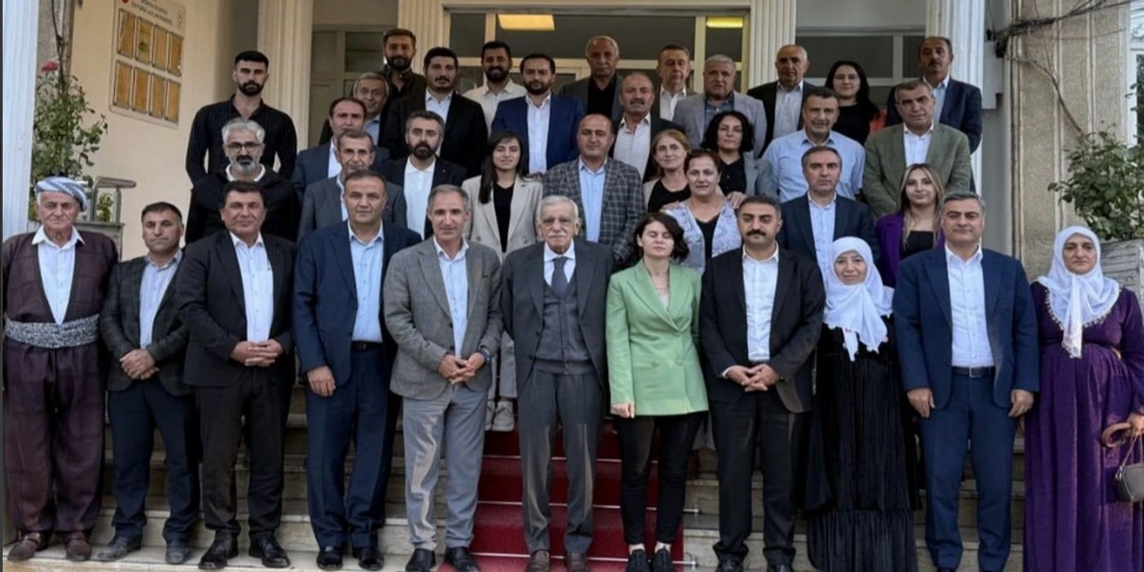 DEM Partili Siyasetçiler Yüksekova'ya çıkarma yaptı