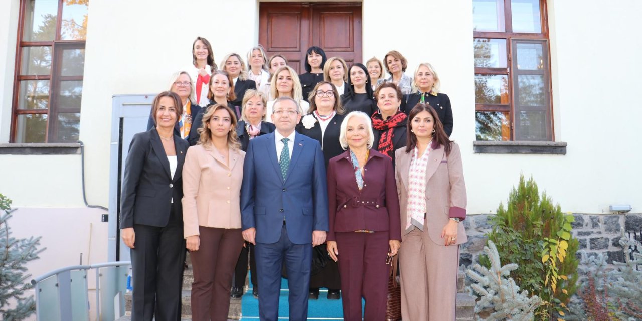 Kars’ta “Serhat’ta İz Bırakanlar” Zirvesi