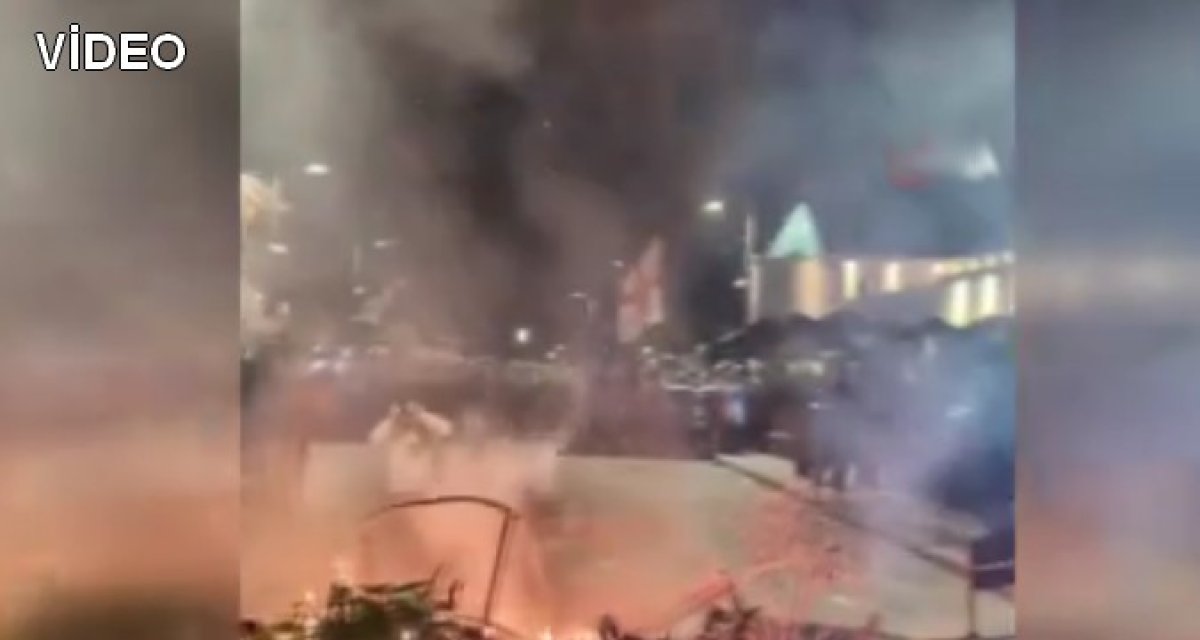 Protestocular Cumhurbaşkanlığı Sarayına Yürüdü