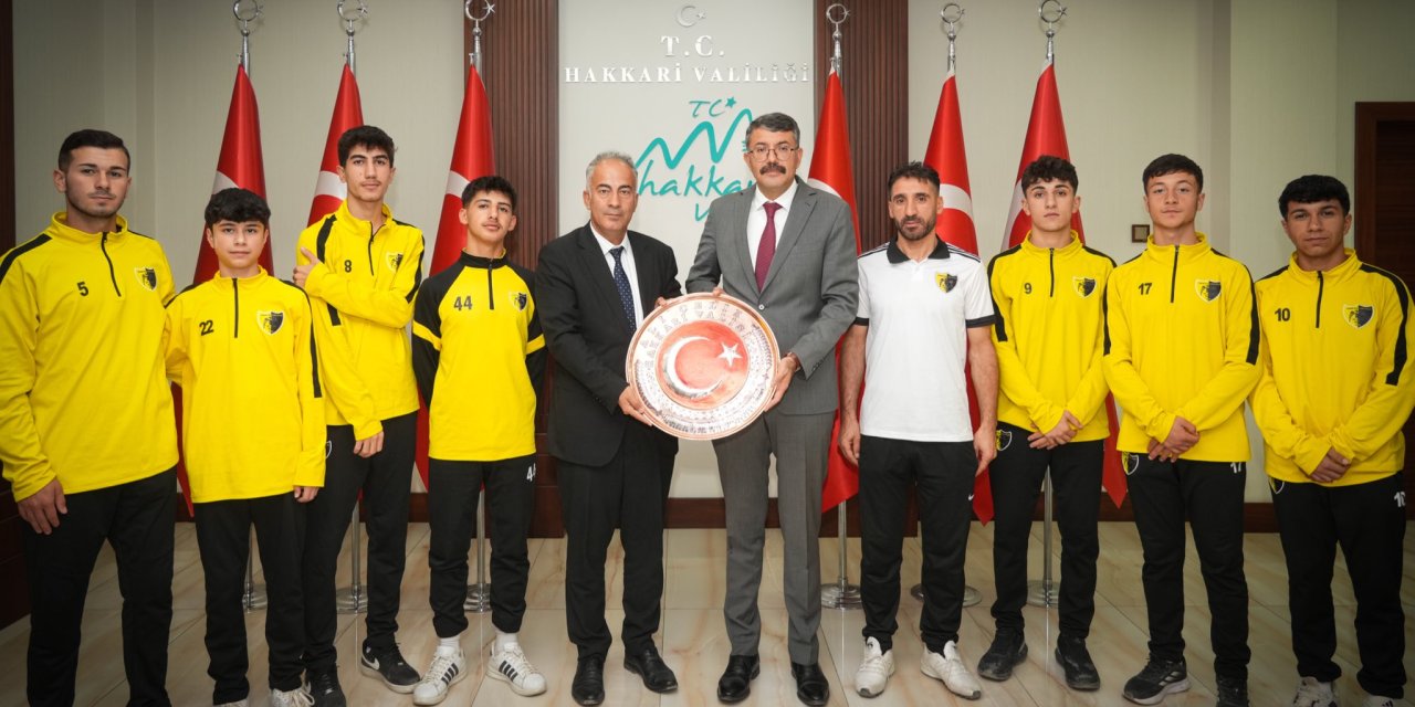 Hakkari Spor Kulübü'nden Vali Çelik'e ziyaret