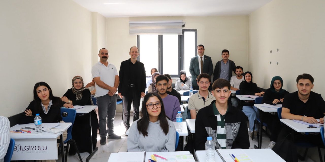 Başkan Şakar ve Kaymakam, Akpınar'dan öğrencilere ziyaret