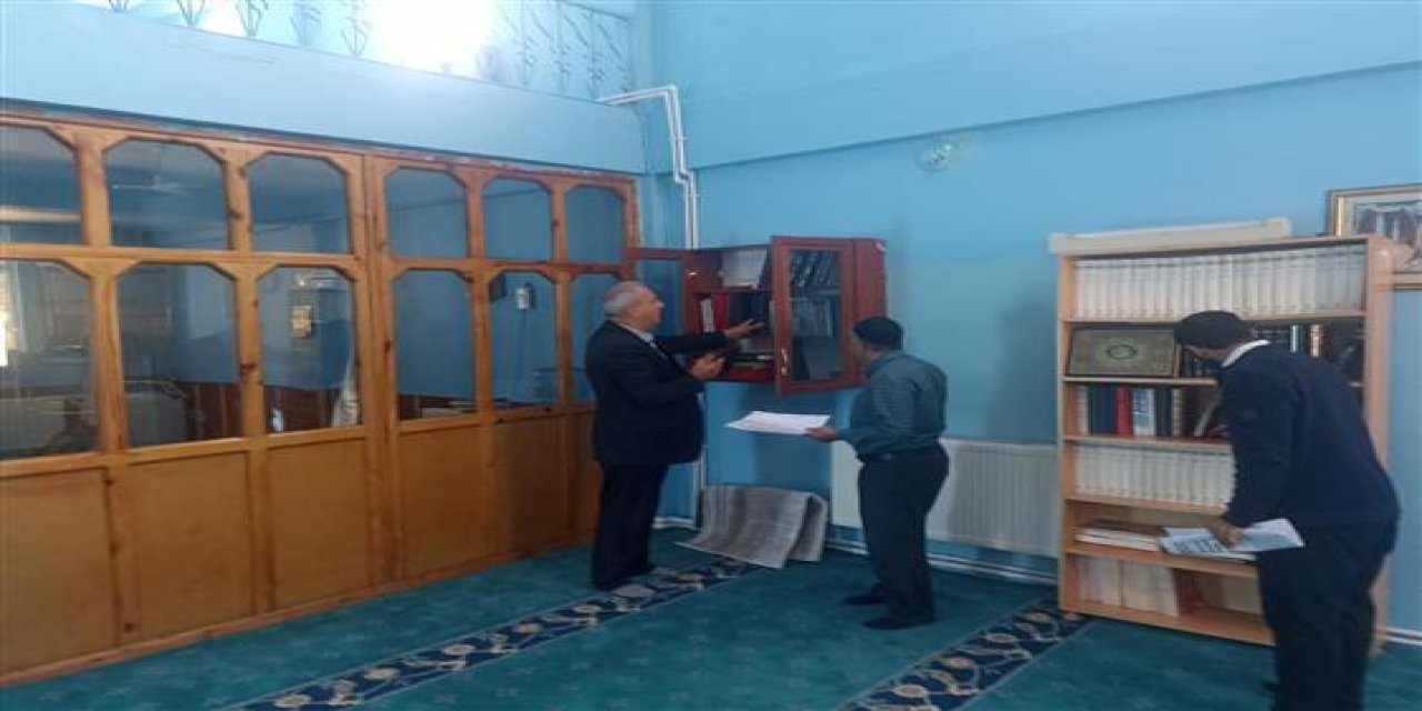 Hakkari'deki camilerde kitaplık çalışması tamamlandı