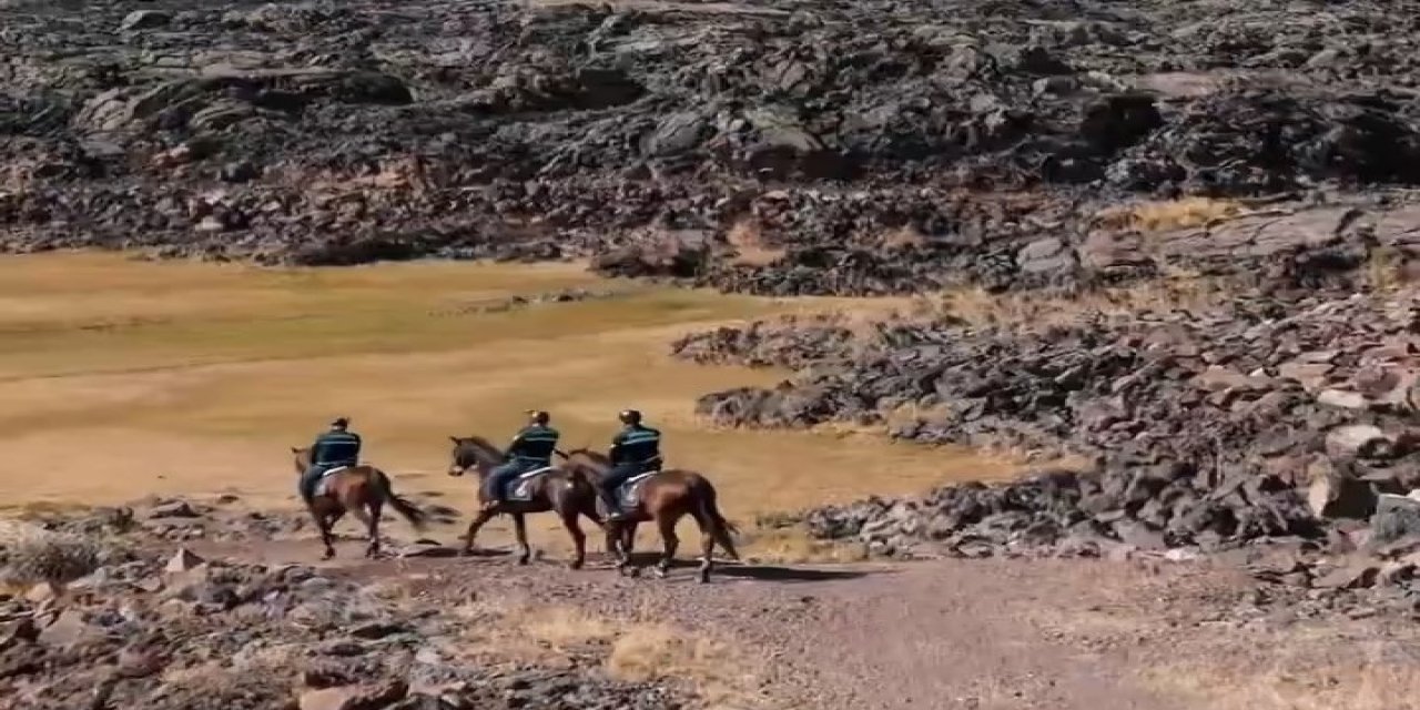 Tendürek’te Atlı Jandarma nöbette