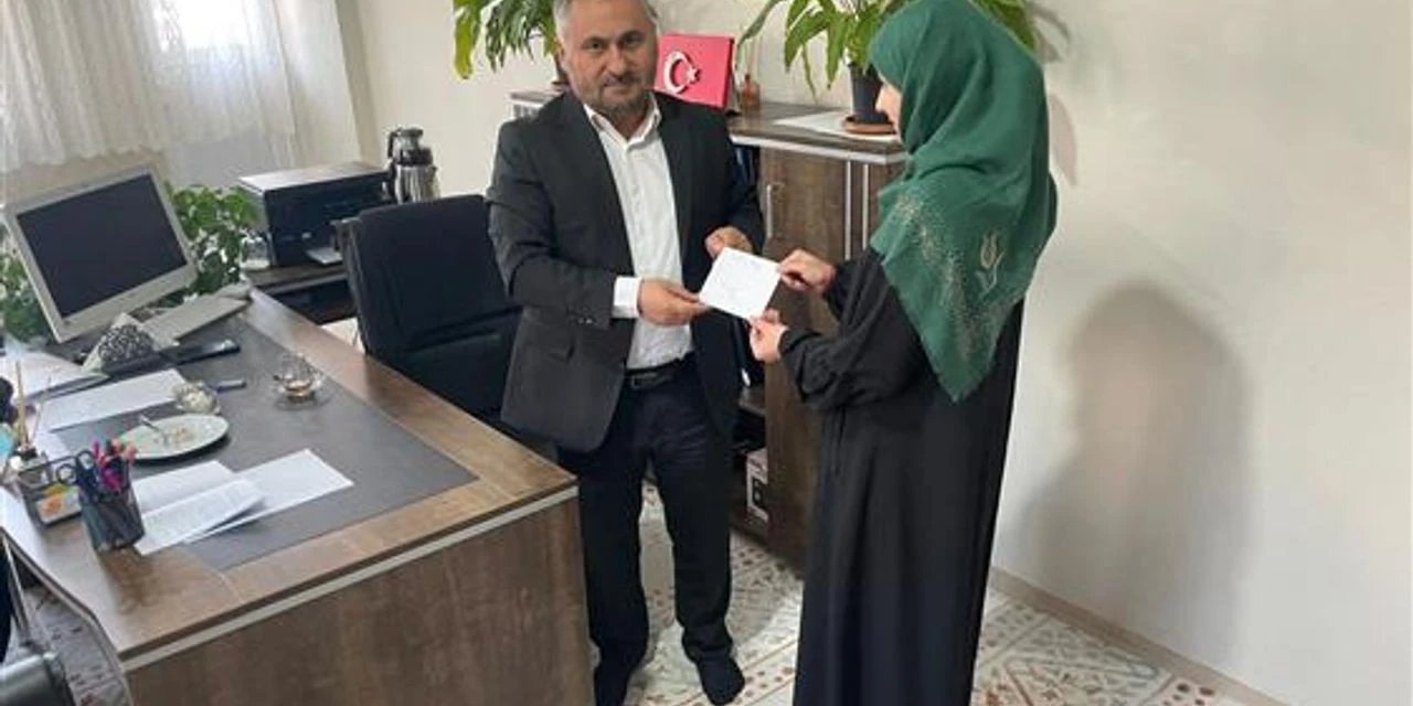 Hafızlık öğrencisinden örnek davranış