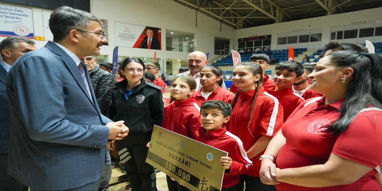 Vali Çelik’ten Amatör spor kulüplerine destek