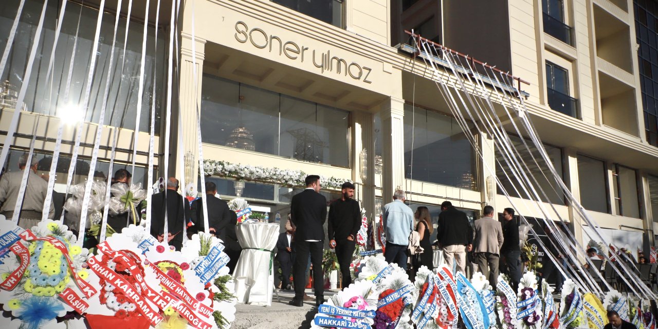 Soner Yılmaz Fashion, 30. Şubesini Hakkari’de Açtı