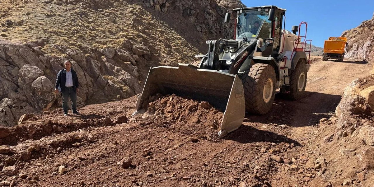 Başkan Çiçek 70 yılık yol sorununu bitiriyoruz