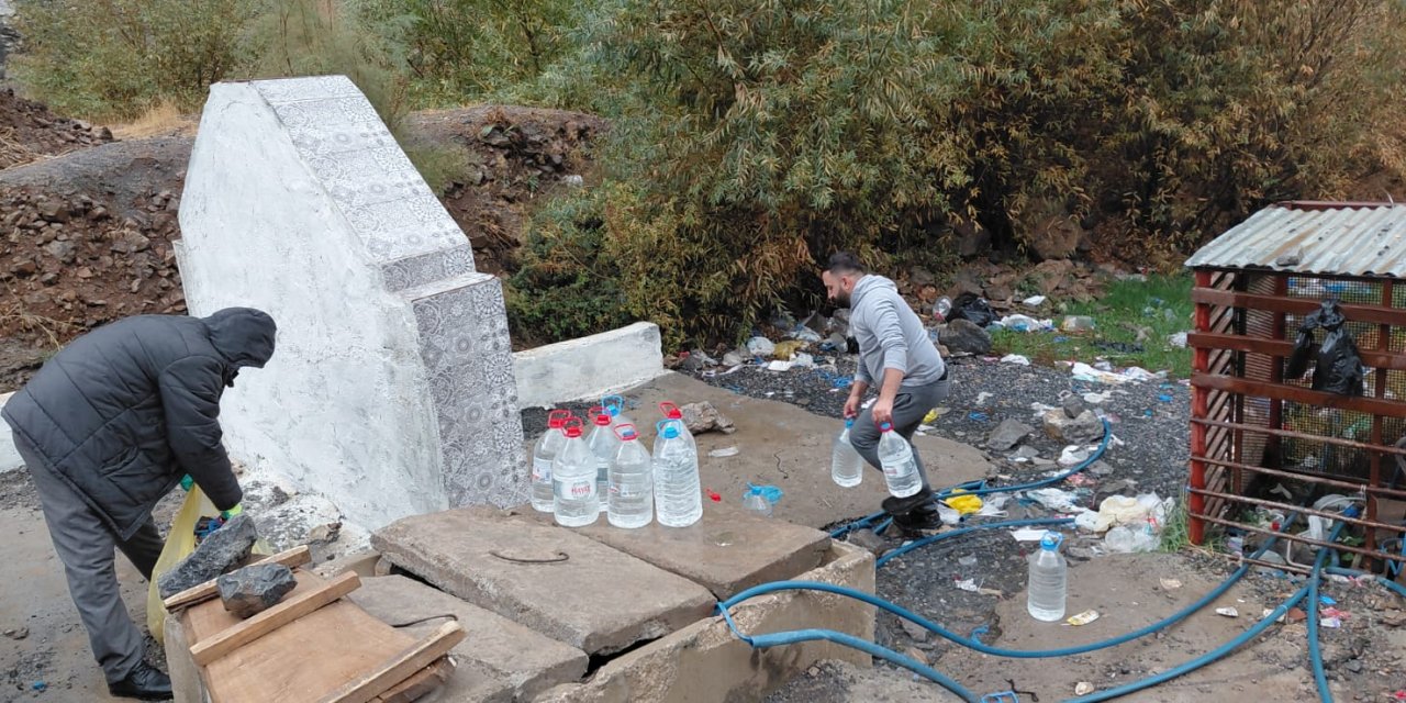 Sümbül Dağı’ndaki hayırsever çeşmesi çöplüğe döndü