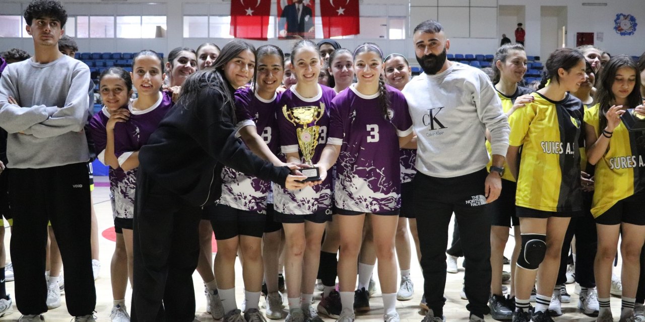 Hakkari’de Hentbol İl birinciliği sona erdi
