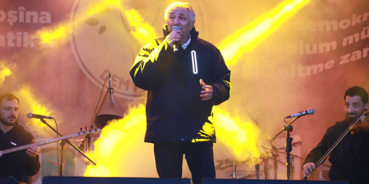 Xero Abbas Hakkari konserine binler katıldı