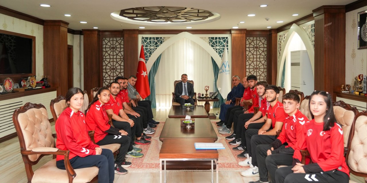 Hakkâri Güreş İl Temsilcisinden Vali Ali Çelik’e ziyaret