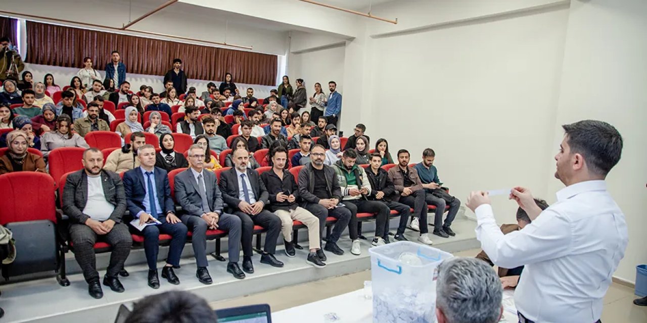Hakkari üniversitesinde istihdam edilecek 385 öğrenci için kura çekimi yapıldı