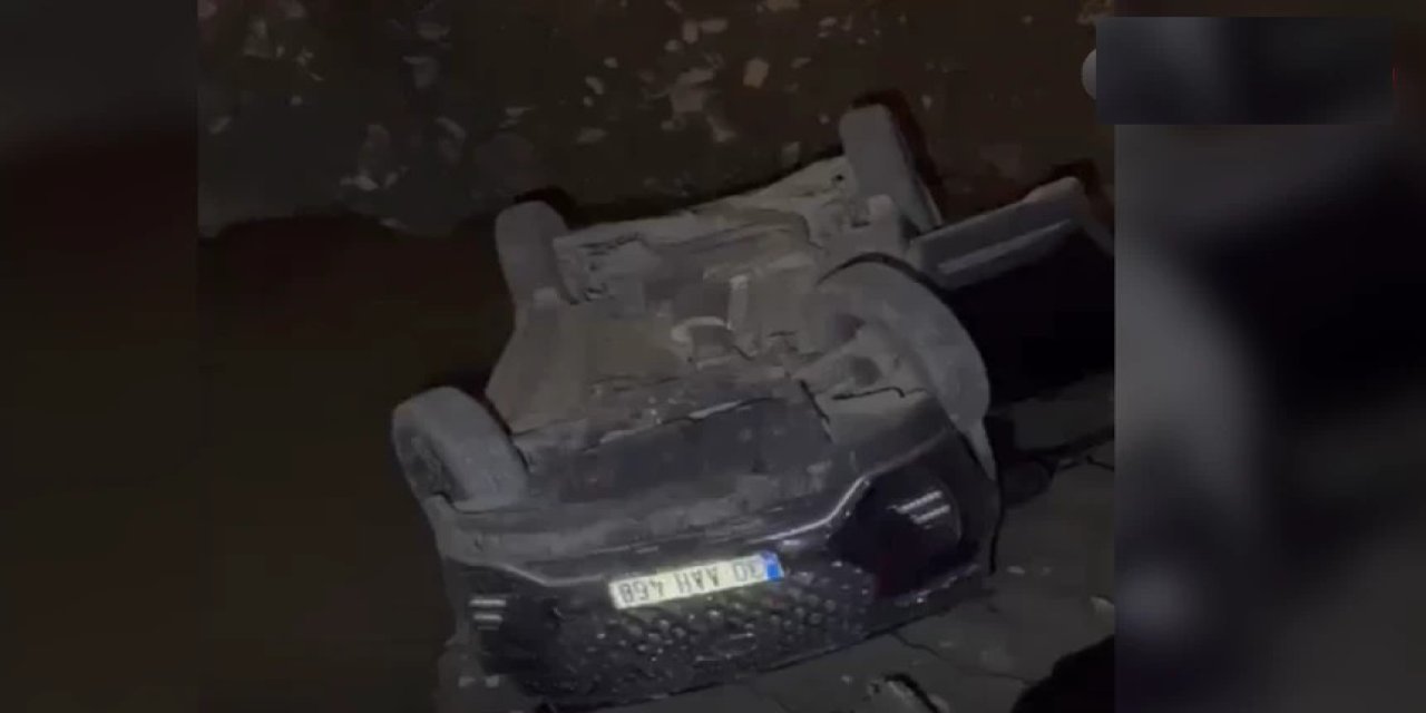 Hakkari'de Feci Kaza Otomobil Dereye Uçtu, 2 Kişi Yaralandı