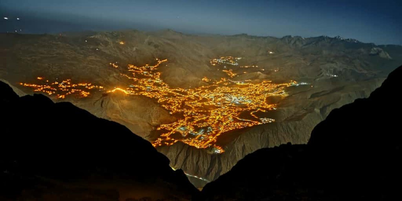 Sümbül Dağı’nda beyaz zirve ve Hilal gecesi