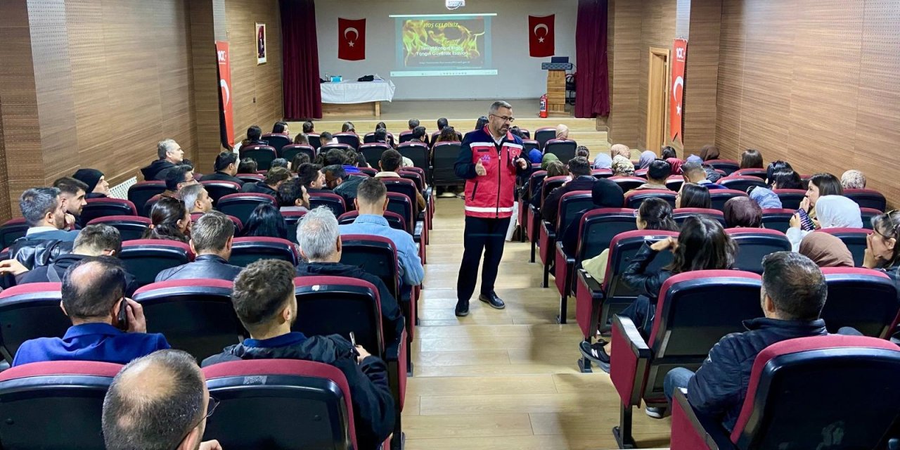 Yüksekova ve Çukurca’daki öğretmenlere acil durum eğitimi