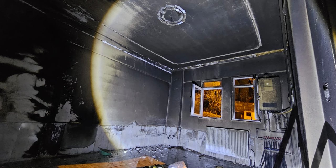 Hakkari Biçer'de kokutan yangın