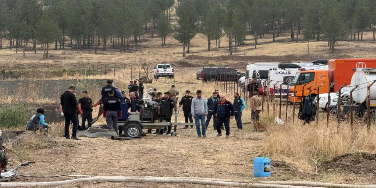 Kurbağa adamlar kayıp polisi arıyor