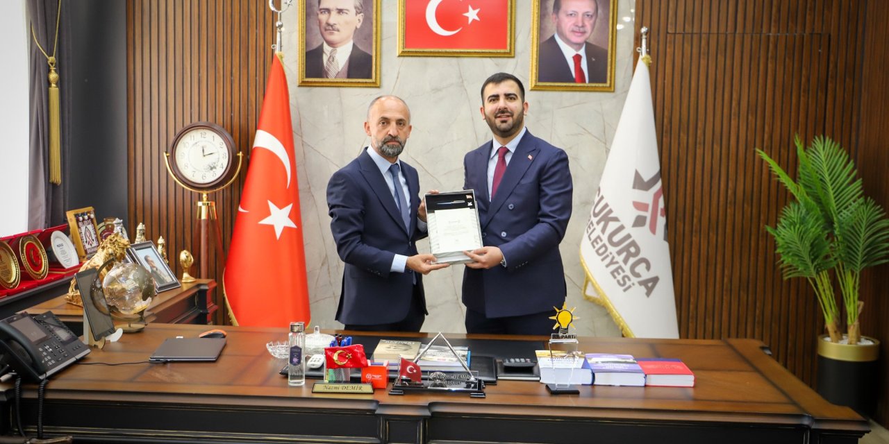 Başkan Nazmi Demir’den yeğeni Ayhan Demir’e tebrik