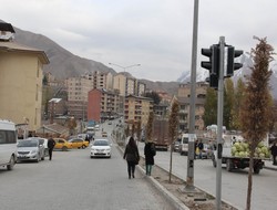 Baydemir'den Hakkari'ye trafik ışıkları jest