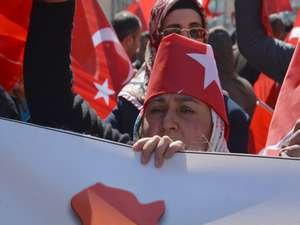 Hakkari'de binler idlib şehitleri için yürüdü