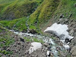 Temmuz ayında metrelerce kar