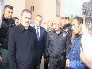 Vali Akbıyık'tan esnaf ziyareti